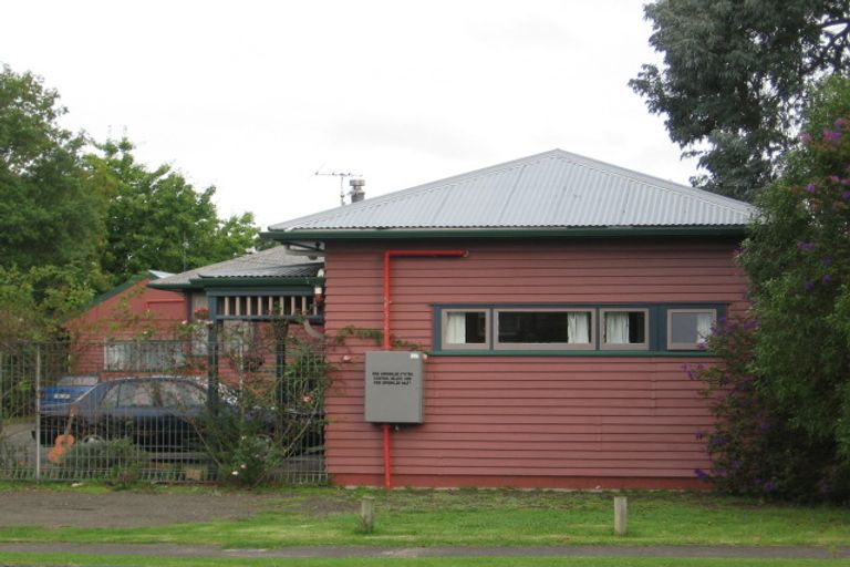 Photo of property in 2 Sturges Road, Henderson, Auckland, 0610