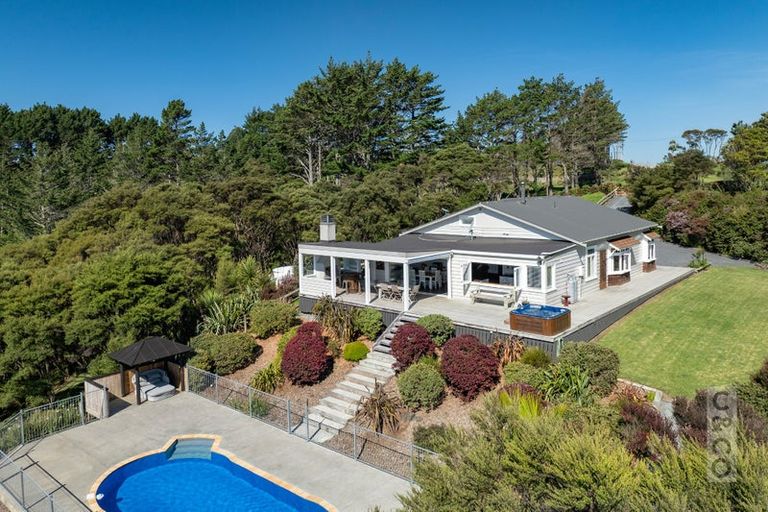 Photo of property in 10 Kaipara View Road, Helensville, 0875