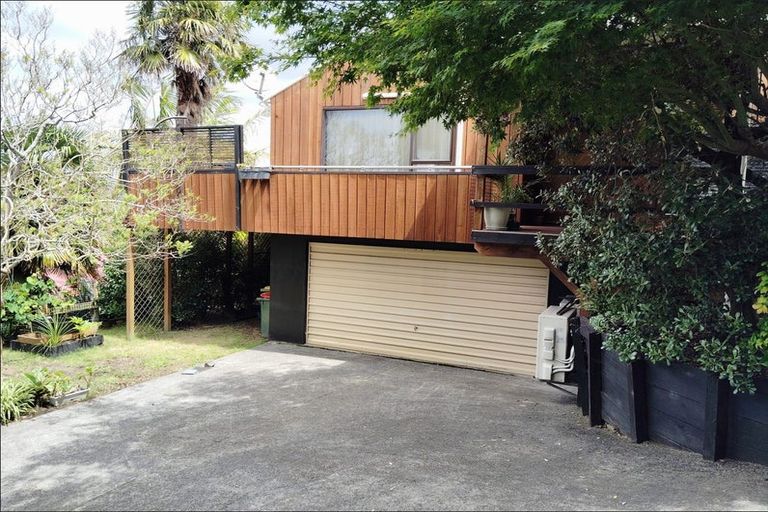 Photo of property in 1/11 Cambric Place, Botany Downs, Auckland, 2010