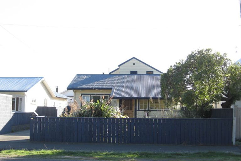 Photo of property in 16 Tuatoru Street, Eastbourne, Lower Hutt, 5013