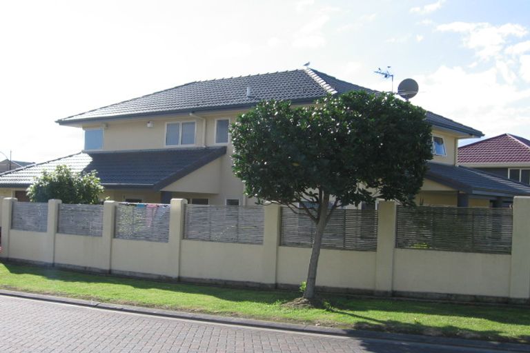 Photo of property in 2 Parani Court, Te Atatu Peninsula, Auckland, 0610