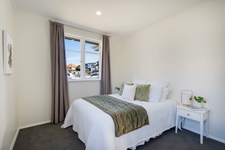 Photo of property in 32 Bracken Road, Paparangi, Wellington, 6037