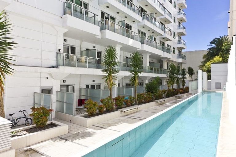 Photo of property in The Beach Apartments, 401/85 Beach Road, Auckland Central, Auckland, 1010