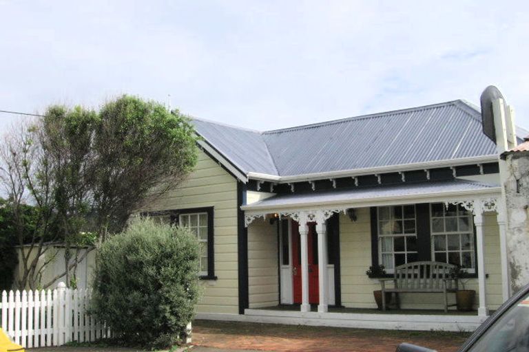 Photo of property in 15 Herald Terrace, Berhampore, Wellington, 6023