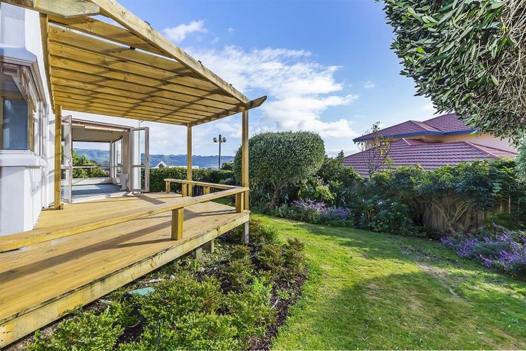 Photo of property in 2 Glengavel Grove, Papakowhai, Porirua, 5024