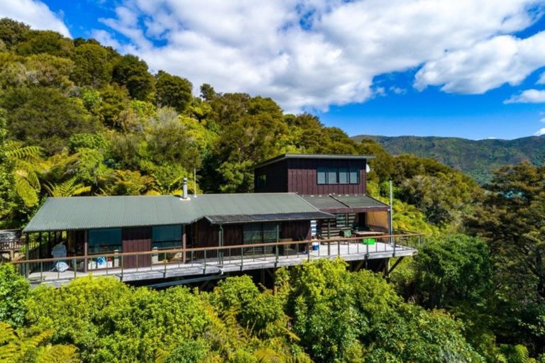 Photo of property in 712 Moetapu Bay Road, Moetapu Bay, Picton, 7282