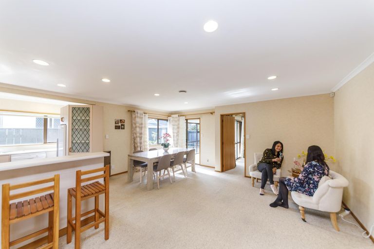 Photo of property in 8a Palm Avenue, Hokowhitu, Palmerston North, 4410