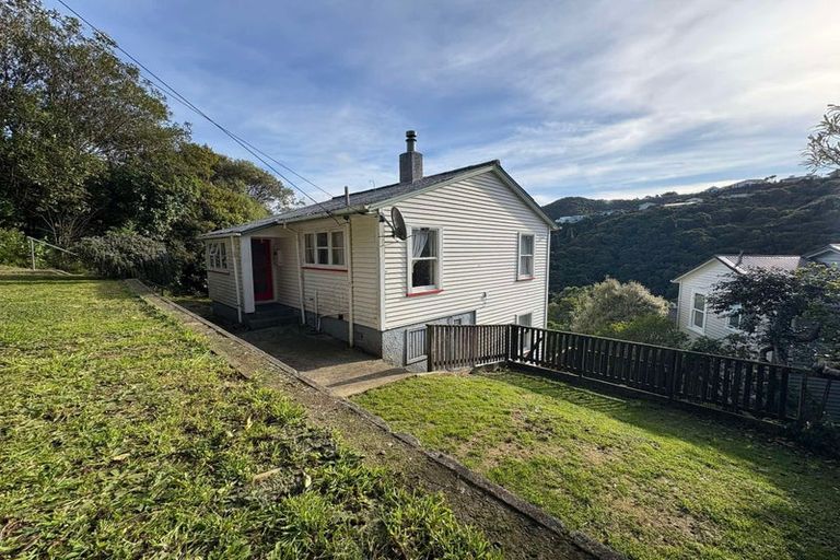 Photo of property in 21 Montgomery Avenue, Karori, Wellington, 6012