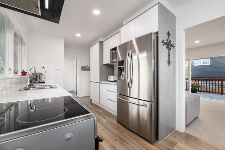 Photo of property in 8 Spence Road, Henderson, Auckland, 0612