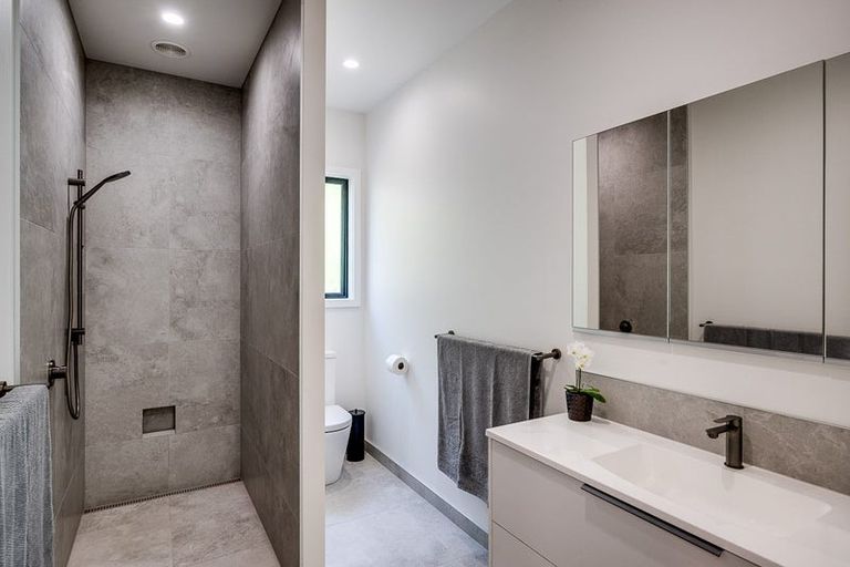 Photo of property in 91 Oak Road, Poraiti, Napier, 4112