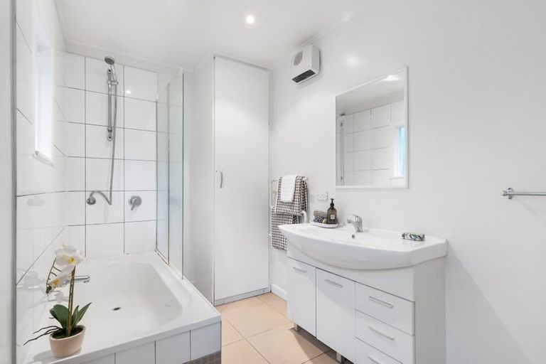 Photo of property in 23 Ngaio Gorge Road, Ngaio, Wellington, 6035