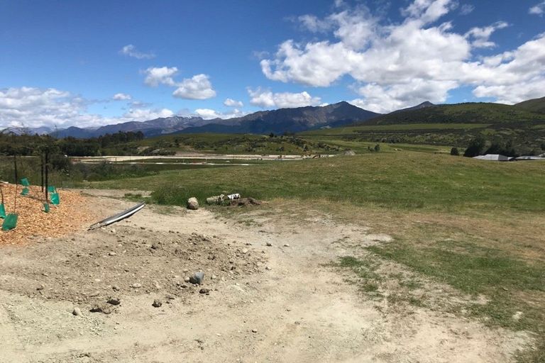 Photo of property in 29 Cunninghams Drive, Jacks Point, Queenstown, 9371