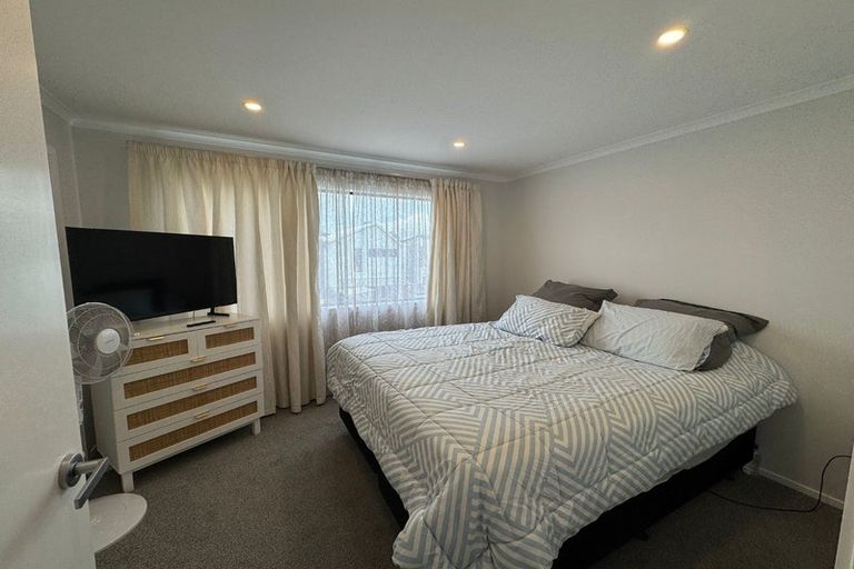 Photo of property in 19 Leo Waikari Crescent, Wallaceville, Upper Hutt, 5018