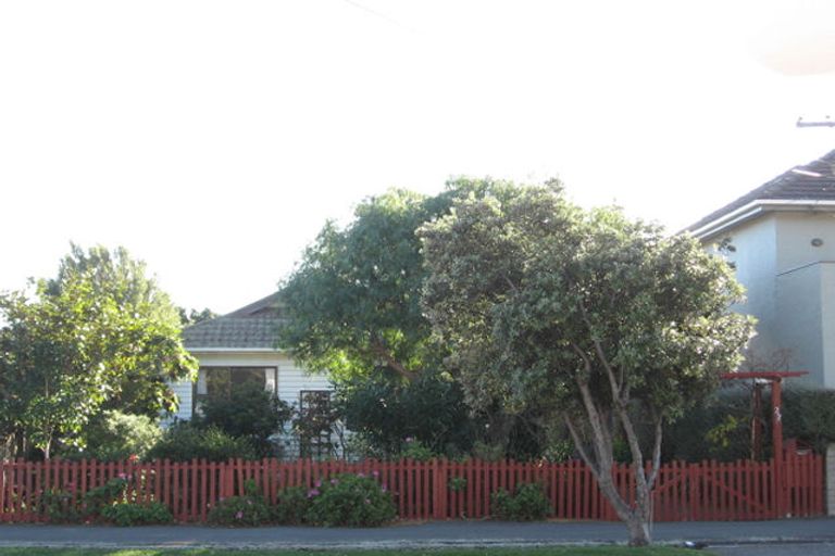Photo of property in 22 Tuatoru Street, Eastbourne, Lower Hutt, 5013