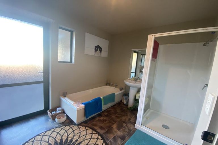 Photo of property in 16 Admiralty Place, Waikawa, Picton, 7220