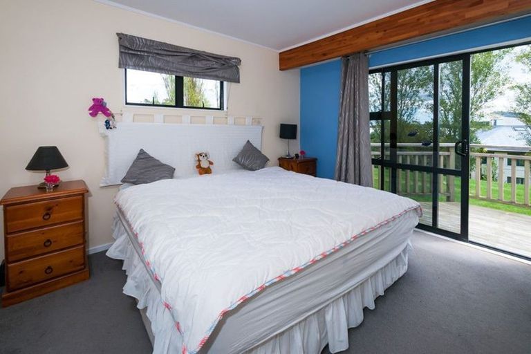 Photo of property in 1/6 Altair Place, Windsor Park, Auckland, 0632