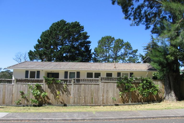 Photo of property in 17 Lysander Crescent, Beach Haven, Auckland, 0626