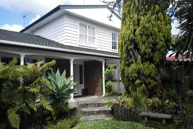 Photo of property in 13 Glenmore Road, Sunnyhills, Auckland, 2010
