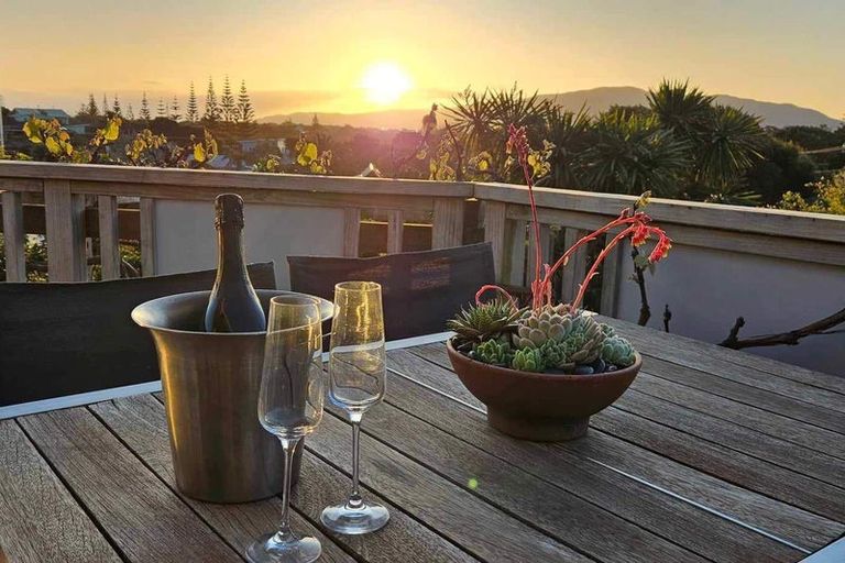 Photo of property in 7 Kawau Grove, Waikanae Beach, Waikanae, 5036