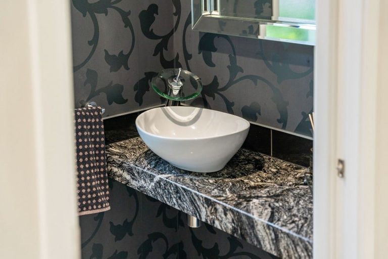 Photo of property in 29 Pukenamu Road, Rainbow Point, Taupo, 3330