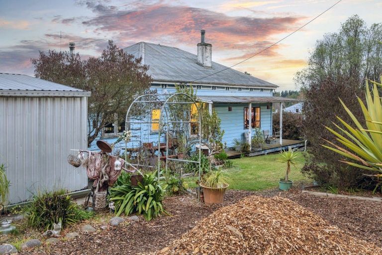 Photo of property in 2 Church Street, Waipawa, 4210