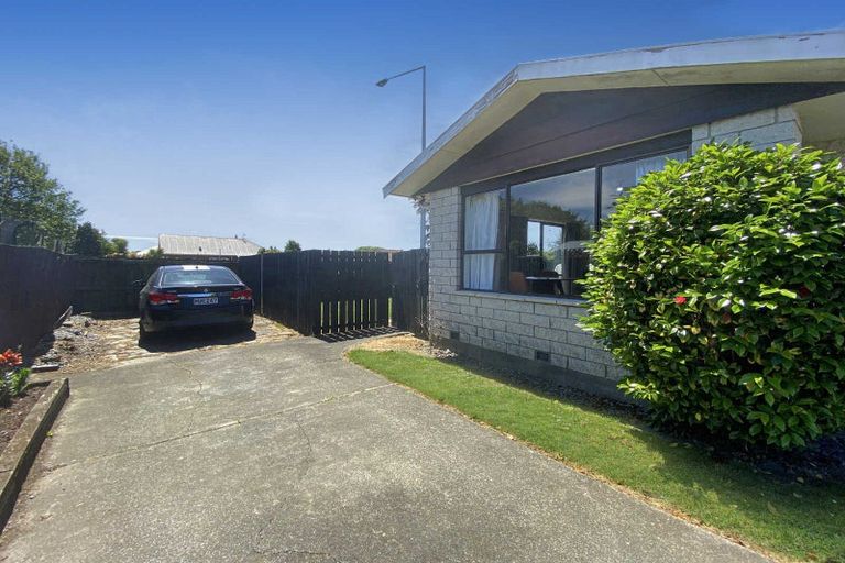 Photo of property in 2/40 Sarabande Avenue, Redwood, Christchurch, 8051