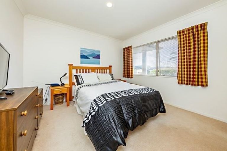 Photo of property in 60 Mt Lebanon Crescent, The Gardens, Auckland, 2105