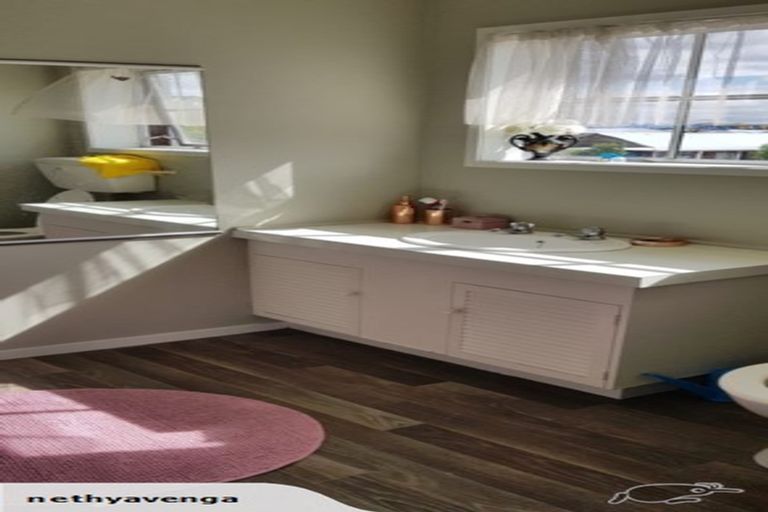 Photo of property in 32 Gilbass Avenue, Hamilton Lake, Hamilton, 3204