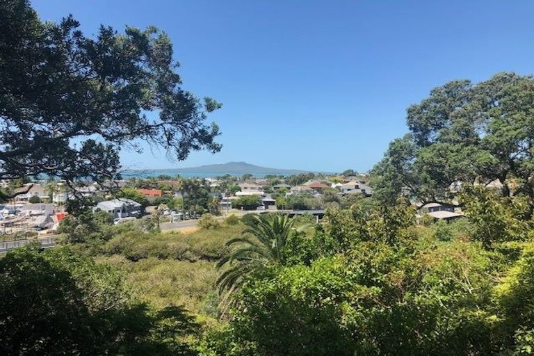 Photo of property in 2/13 Prospect Terrace, Milford, Auckland, 0620