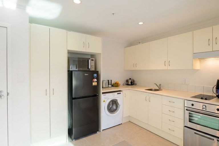 Photo of property in 1e/30 Westward Ho, Glen Eden, Auckland, 0602