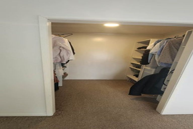 Photo of property in 17 Hewlett Road, Massey, Auckland, 0614