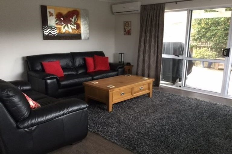 Photo of property in 118 Lakeside Drive, Orewa, 0931