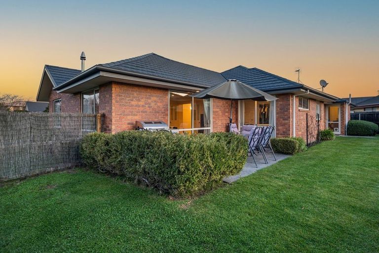 Photo of property in 10 Limes Avenue, Parklands, Christchurch, 8083