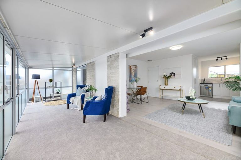 Photo of property in 1/1 Flagstaff Place, Massey, Auckland, 0614