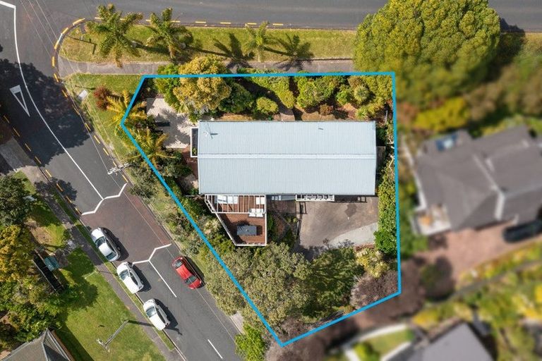 Photo of property in 2 Lyons Avenue, Murrays Bay, Auckland, 0630