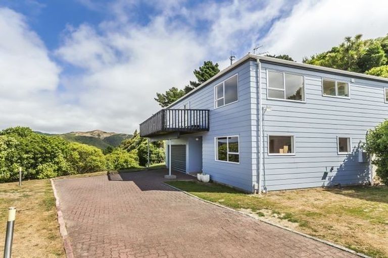 Photo of property in 1 Chequers Way, Crofton Downs, Wellington, 6035