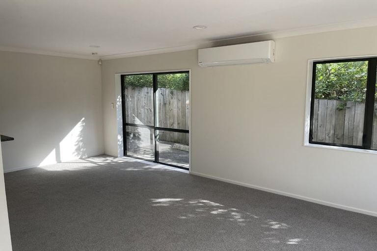 Photo of property in 12 Mediterranean Way, Goodwood Heights, Auckland, 2105