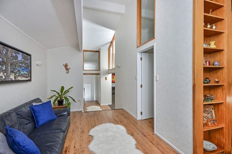 Photo of property in 9 Trevone Place, Forrest Hill, Auckland, 0620