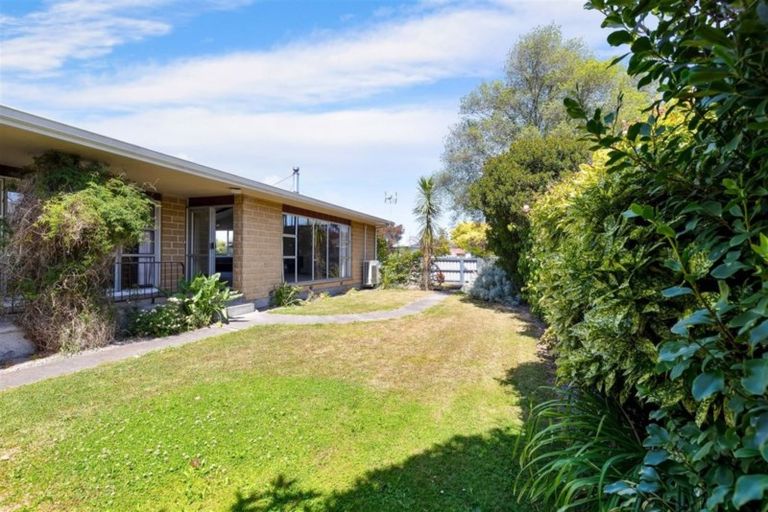 Photo of property in 1 Fraser Place, Rangiora, 7400