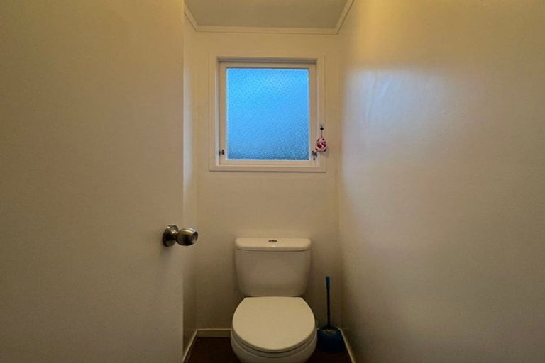 Photo of property in 35 Takapu Street, Henderson, Auckland, 0612