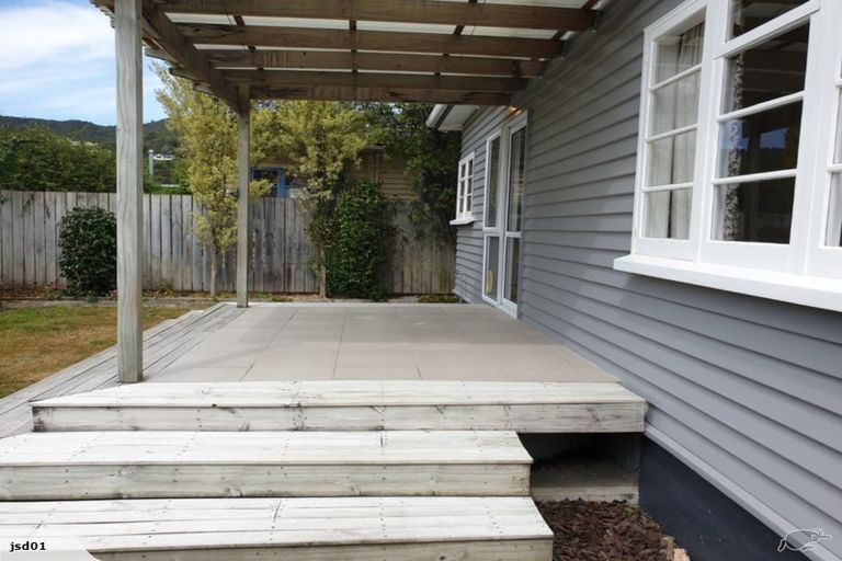 Photo of property in 15 Saint Ronans Avenue, Waterloo, Lower Hutt, 5011