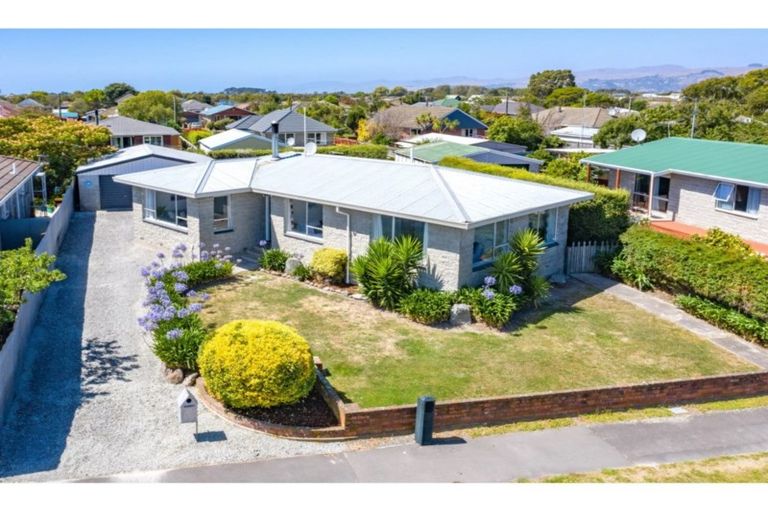 Photo of property in 24 Meon Street, Aranui, Christchurch, 8061