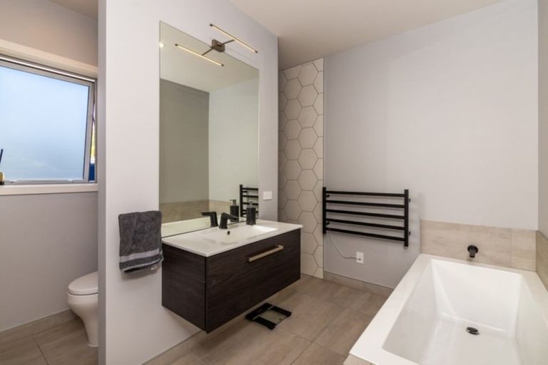 Photo of property in 71 Ross Rise, Kinloch, Taupo, 3385