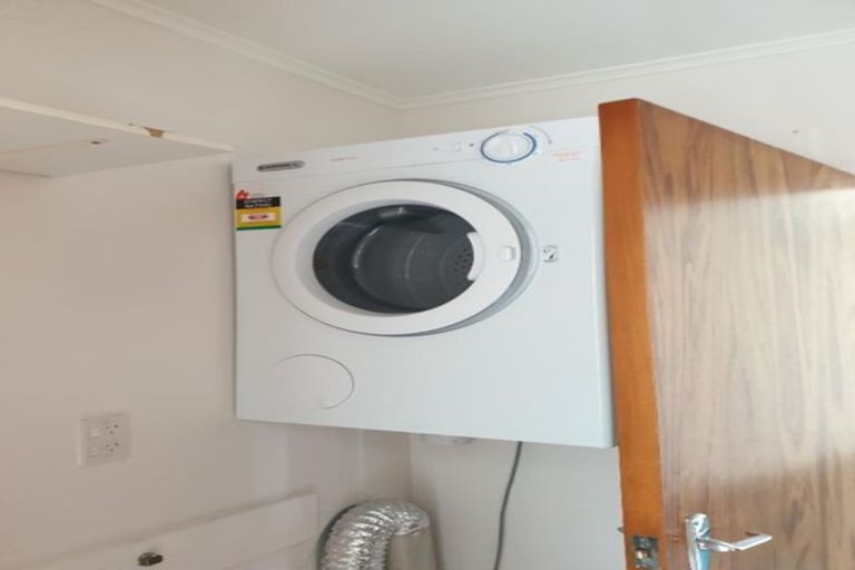 Photo of property in 62b Baylands Drive, Newlands, Wellington, 6037