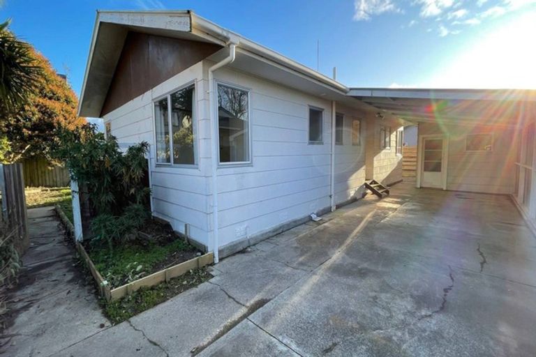 Photo of property in 8a Hilton Grove, Kelvin Grove, Palmerston North, 4414