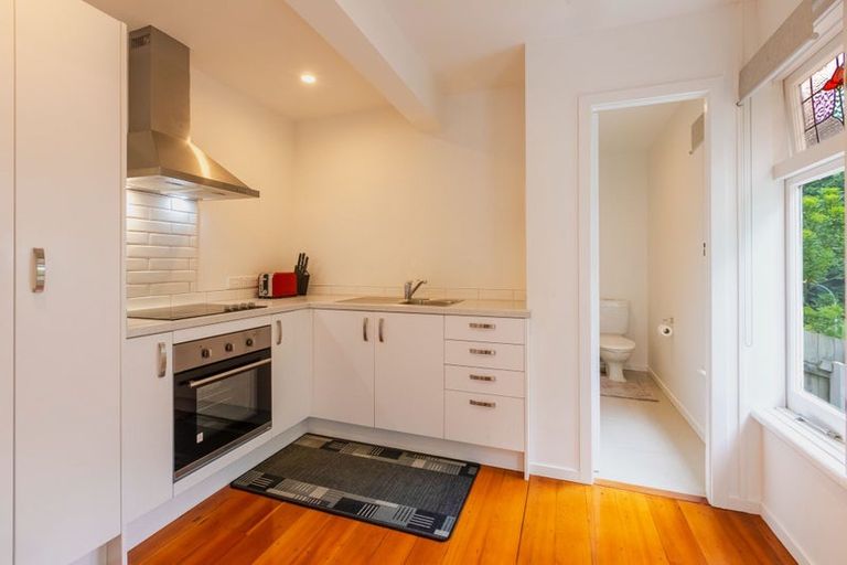 Photo of property in 35 Milton Road, Bluff Hill, Napier, 4110