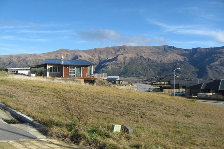Photo of property in 4 Bovett Place, Wanaka, 9305