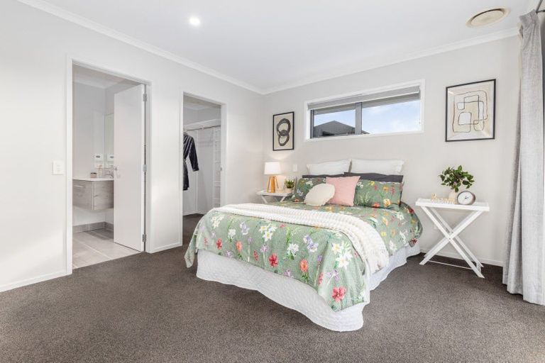 Photo of property in 7 Weatherdeck Close, Whitby, Porirua, 5024