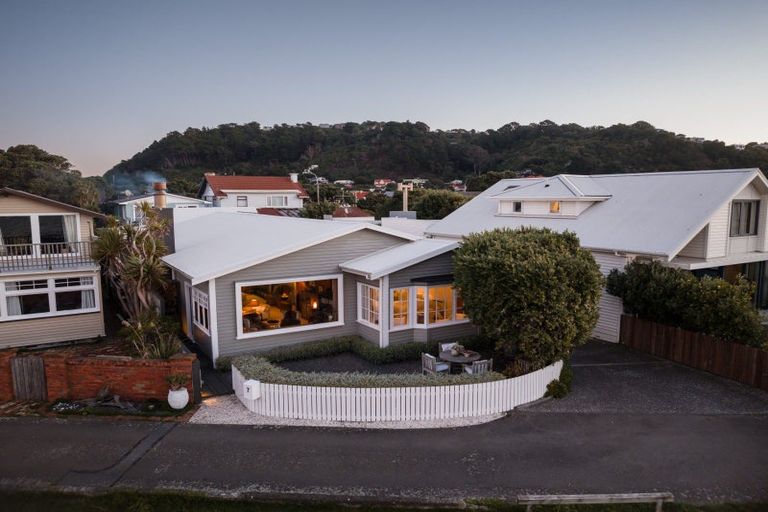 Photo of property in 7 Marine Parade, Seatoun, Wellington, 6022