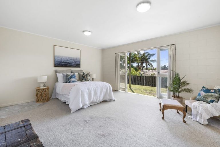 Photo of property in 13 Prestige Place, Castor Bay, Auckland, 0620